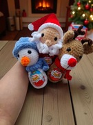 Zestaw trzech maskotek Mikołaj, Bałwanek, Renifer oraz trzy Kinder jajka! 