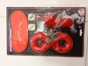 Zestaw imprezowy czerwony – kajdanki, opaska na oczy, kostki –