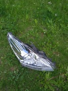 Reflektir przód prawy i lewy xenon Peugot 5008 2010 rok