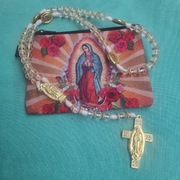 Różaniec z Matką Bożą z Gwadelupe +etui na różaniec.Ba każdym łączniku Mate