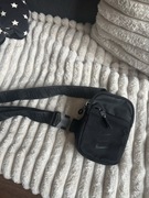 Saszetka Nike na ramię / crossbody – czarna – oryginał – mała torba