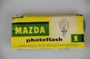 Żarówki spaleniowe sygnowane logiem Mazdy - Mazda photoflash 1