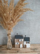 Zestaw drewnianych domków natural i biały dekoracja