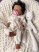 Bobas lalka w typie Reborn 48cm latynoska ciemna karnacja włosy rzęsy 