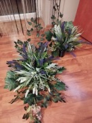 Piękna kompozycja na pomnik z wrzosów.