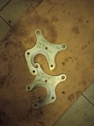 Mocowania zacisków aisin  od samuraja na tył, konwersja hamulców na tarcze