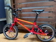 Ultralekki lekki Rower dziecięcy Isla Bikes Cnoc 14 Large czerwony