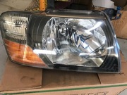 Mitsubishi Pajero reflektor prawy 