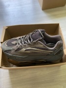 Adidas Yeezy boost 700 V2