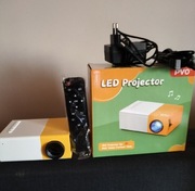 Mini projektor LED z pilotem 