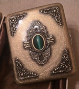 Piękna bogatozdobiona papierośnica mosiądzowana w stylu dworskim. Nowa.