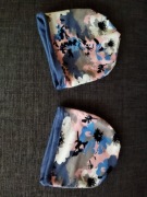 Czapka jesienna kwiaty pastelowe dla bliźniaczek