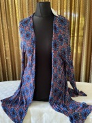 Letni sweterek, cienki w kwiaty.