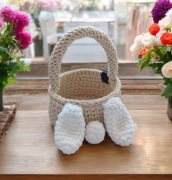 Uroczy szydelkowy koszyczek handmade z uszami i ogonkiem na zam