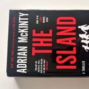 Adrian McKinty The Island SIGNED hardcover thriller podpis autora
