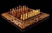 Szachy z naturalnego bursztynu