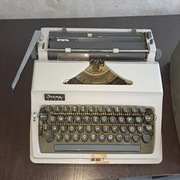 Maszyna do pisania czcionka niemiecka z lat70-80