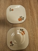 Dwa porcelanowe talerze zakładów Wawel z czasów PRL