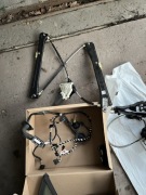 Podnośnik szyby drzwi kierowcy prowadnice, silnik Tiguan II Allspace i inne