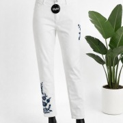 Buffalo białe spodnie/ jeansy rozm 40 z haftem