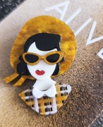 Tina akrylowa broszka 