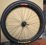 Koło rowerowe  tylne 26" DT Swiss H1900 SplOpona Maxxis Bębenek Shimano 11s