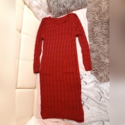 Dzianinowa sukienka z prześwitami