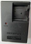 Ładowarka do aparatu Olympus LI-40C.
