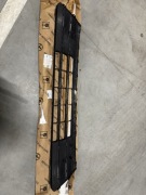 Kratka środkowa zderzaka VW POLO VI 2G0853677AD