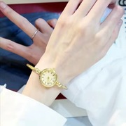 Zegarek damski na bransoletce