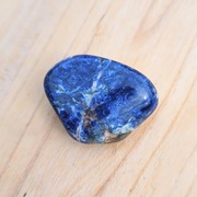 Sodalit piękny polerowany kamień półszlachetny waga 21,5 gram