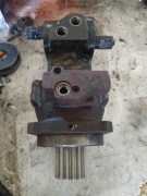 Komatsu PC14 silnik obrotu