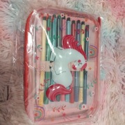 Nowy piórnik z wyposażeniem Kayet