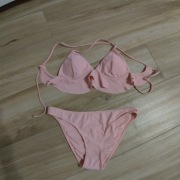 Bikini strój dwuczęściowy z falbanką Reserved 
