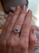 Unikatowy pierścionek z naturalnym szafirem 1,47 i diamentami