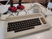 commodore 64 z klawiaturą od VIC-20 + 2 Josticki, piekny stan zachowania