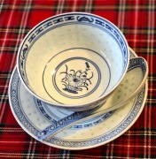 Chińska porcelana ryżowa. Miseczka z podstawkiem i łyżeczką.