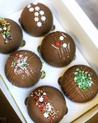Czekoladowe kule bomby do mleka z piankami 6 sztuk Prezent