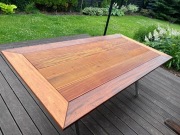 Stół z drewna egzotycznego