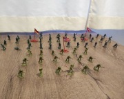 Żołnierzyki plastikowe mini figurki lata 90