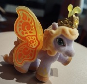 Kucyk Filly motylek fioletowy, ze skrzydłami 