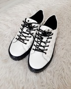 Filippo piękne białe buty skóra naturalna lakierowane 39