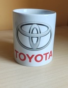 KUBEK FANA MOTORYZACJI: Logo TOYOTA – Elegancki Design, Wysoka Jakość 330ml