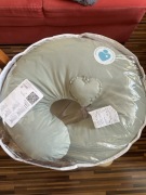 POOFI poduszka do karmienia SAGE GREEN