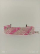  Ręcznie robiona bransoletka z koralików – odcienie różu + srebrne akcenty 