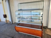 Witryna cukiernia chłodziarka ciasto