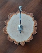 Wieszak ścienny na ubrania, klucze. Plaster drewna.  Gruba kora.