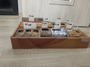 organizer z artykułami biurowymi 