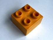 LEGO DUPLO Klocek podstawowy budowlany 2x2 piny żółty średni 