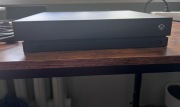 konsola Xbox One X + wireless controller